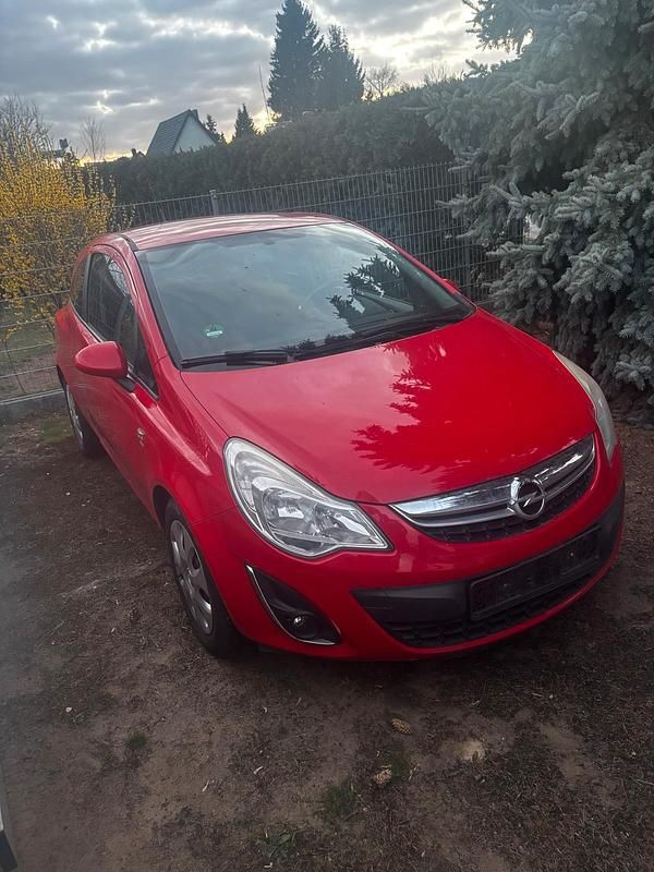 Usata Opel Corsa 75 CV (55 kW) 2011 Rosso Utilitaria