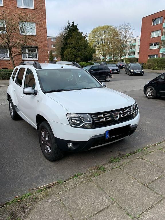 Weiß Gebraucht 2015 Dacia Duster Lauréate SUV | 7.500 € (Guter Preis) - Bild 1/4