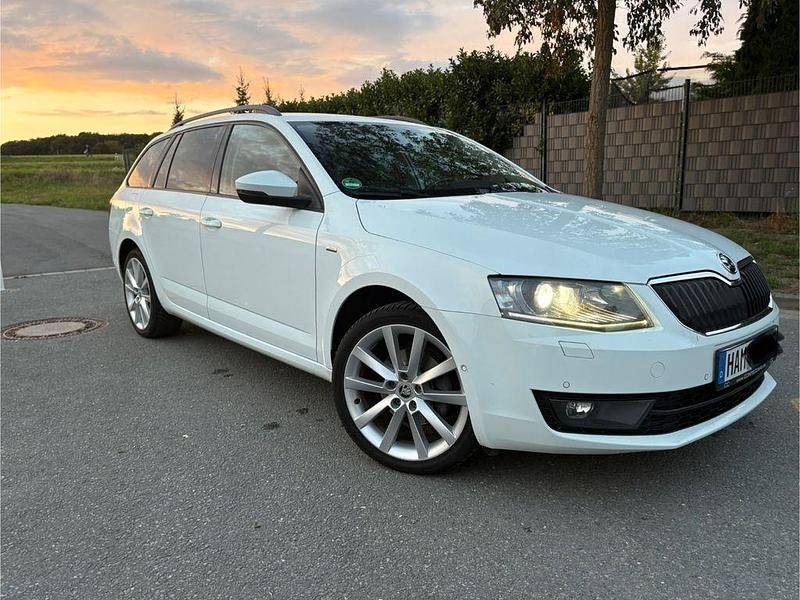 Weiß Gebraucht 2017 Skoda Octavia Joy Kombi | 12.499 € (Guter Preis) - Bild 1/4
