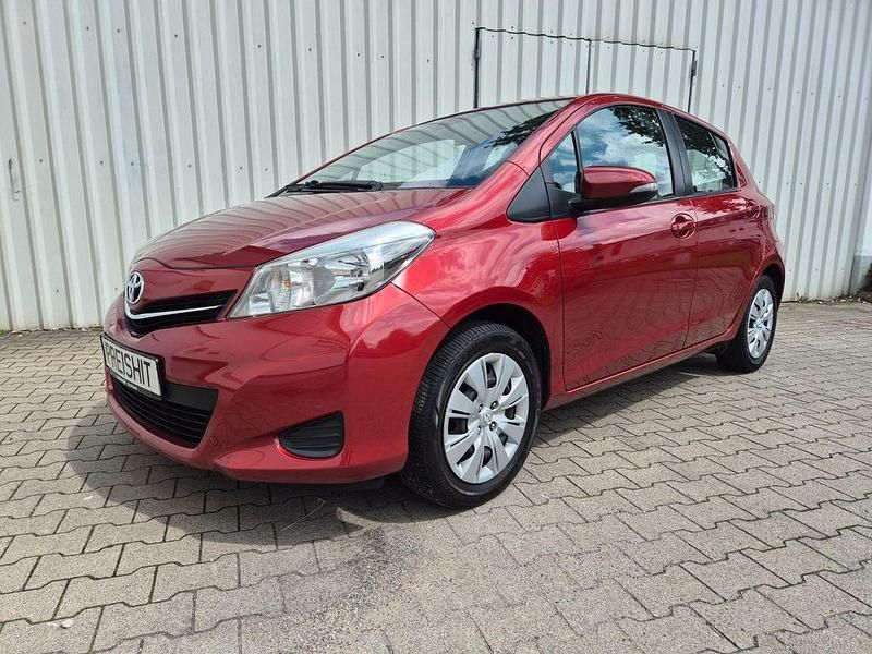 Rot Gebraucht 2012 Toyota Yaris Life Limousine | 7.499 € (Fairer Preis) - Bild 1/4