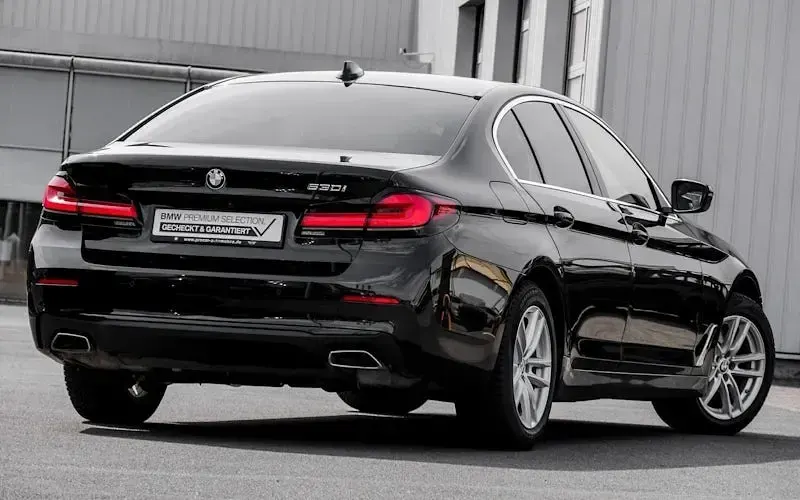 Gebraucht BMW 530 Efficient Dynamics 252 PS (185 kW) 2022 Schwarz Limousine