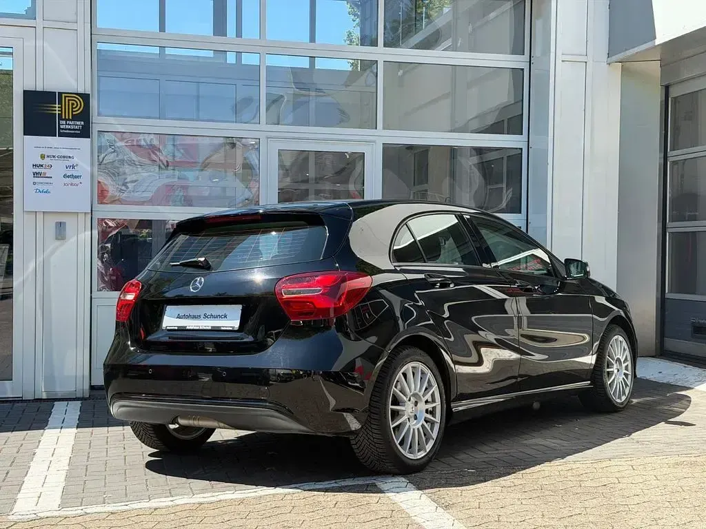 Gebraucht Mercedes A180 109 PS (80 kW) 2018 Schwarz Limousine