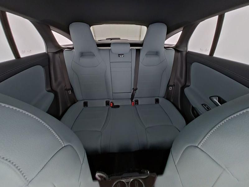 Gebraucht Mercedes CLA200 AMG 110 PS (80 kW) 2025 Unilack polarweiß Limousine