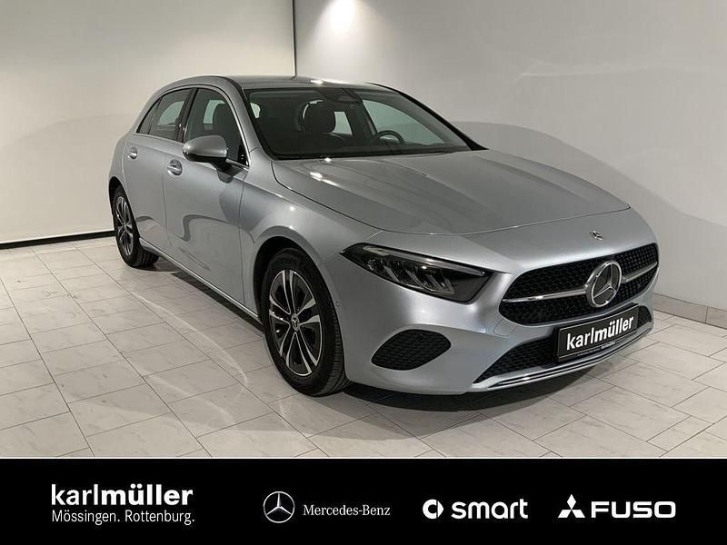 Lack hightechsilber Gebraucht 2024 Mercedes A180 Limousine | 28.170 € (Fairer Preis) - Bild 1/4