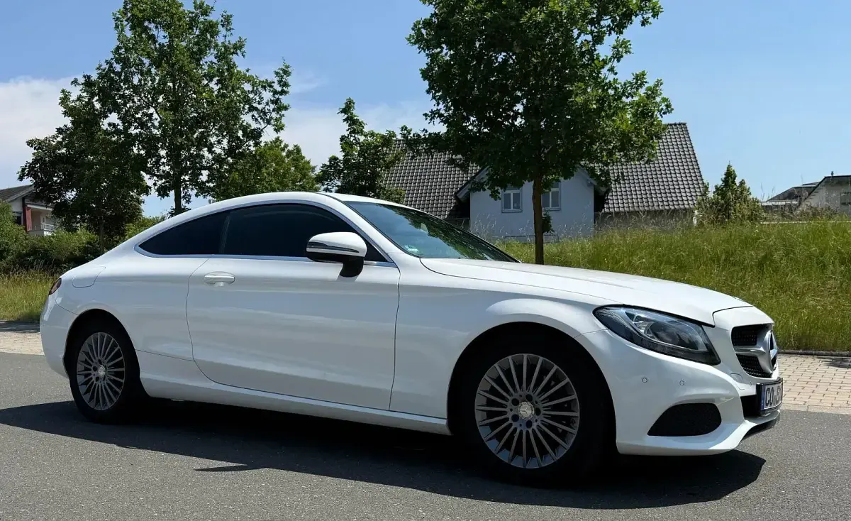 Gebraucht Mercedes C200 184 PS (135 kW) 2016 Weiß Coupé