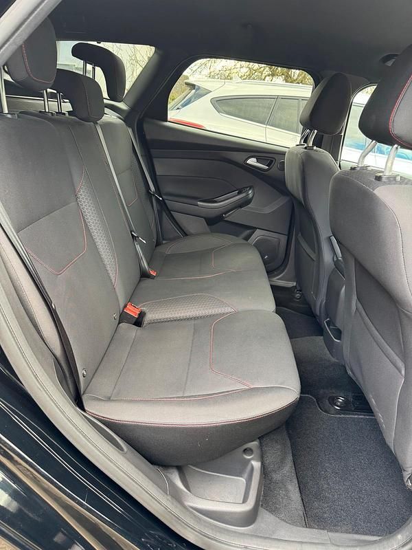 Gebraucht Ford Focus ST-Line 140 PS (102 kW) 2018 Schwarz Kombi