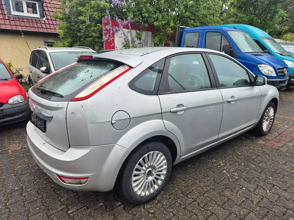 Używany Ford Focus Titanium 101 KM (74 kW) 2009 Srebrny Sedan/Limuzyna