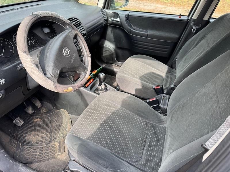 Gebraucht Opel Zafira 125 PS (91 kW) 2003 Silber Van / Kleinbus