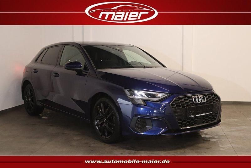 Blau Gebraucht 2020 Audi A3 Sportback Ambiente Limousine | 20.900 € (Guter Preis) - Bild 1/4