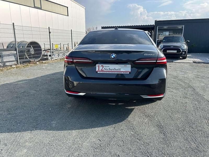 Gebraucht BMW 520 197 PS (144 kW) 2024 Sophistograu brillanteffekt Limousine