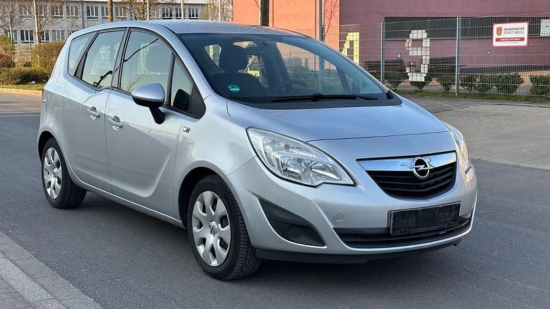 Gebraucht Opel Meriva Edition 101 PS (74 kW) 2011 Silber Van / Kleinbus