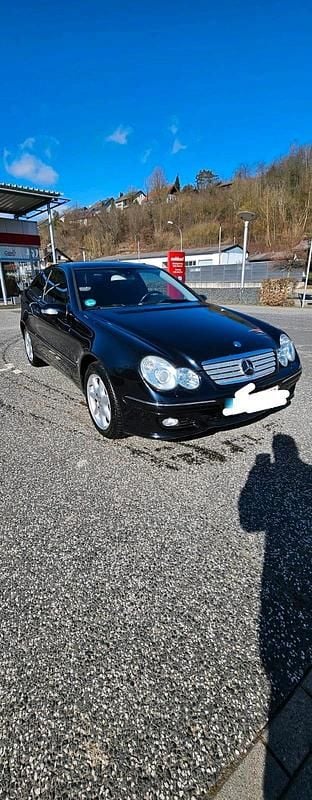 Gebraucht Mercedes C160 122 PS (89 kW) 2005 Schwarz Coupé