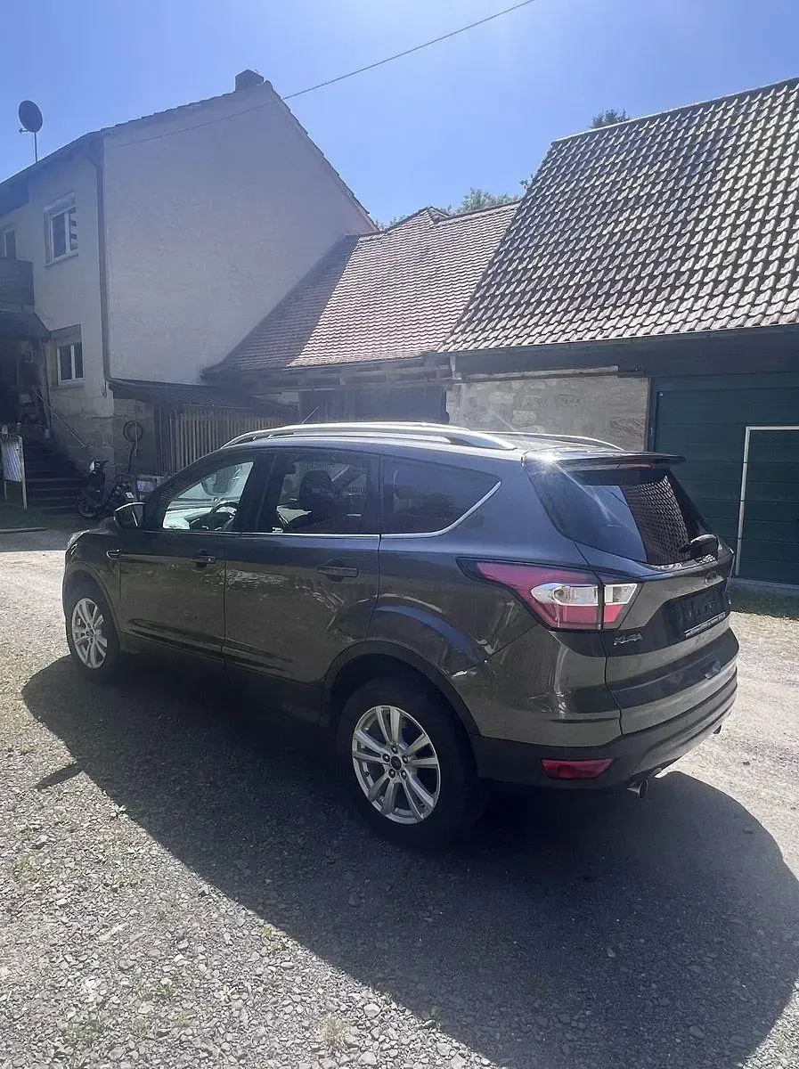 Gebraucht Ford Kuga 150 PS (110 kW) 2018 Grau SUV