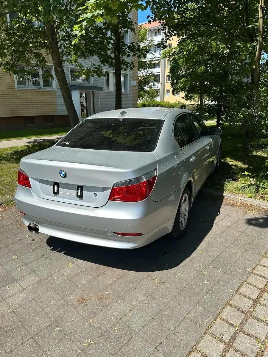 Gebraucht BMW 520 170 PS (125 kW) 2004 Silber Limousine