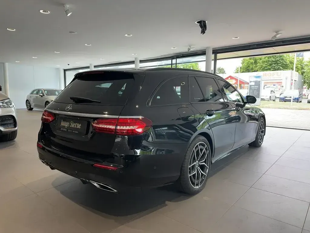 Gebraucht Mercedes E400 AMG 330 PS (242 kW) 2023 Schwarz Limousine