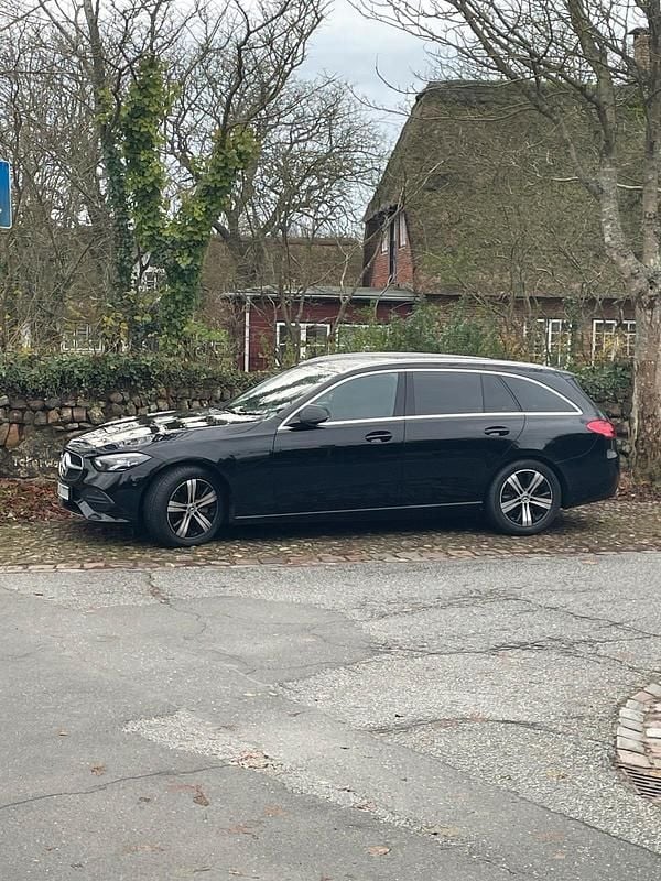 Schwarz Gebraucht 2023 Mercedes C220 Kombi | 27.000 € (Guter Preis) - Bild 1/4