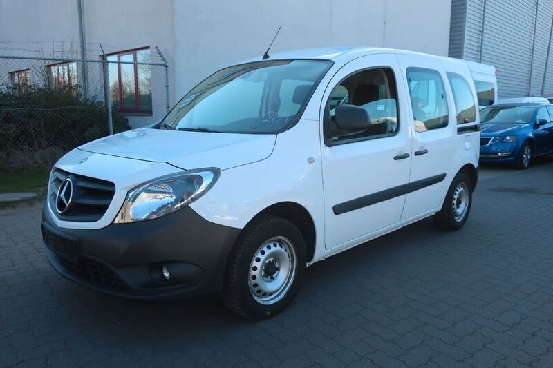 Weiß Gebraucht 2020 Mercedes Citan 109 Kombi | 9.900 € (Fairer Preis) - Bild 1/4