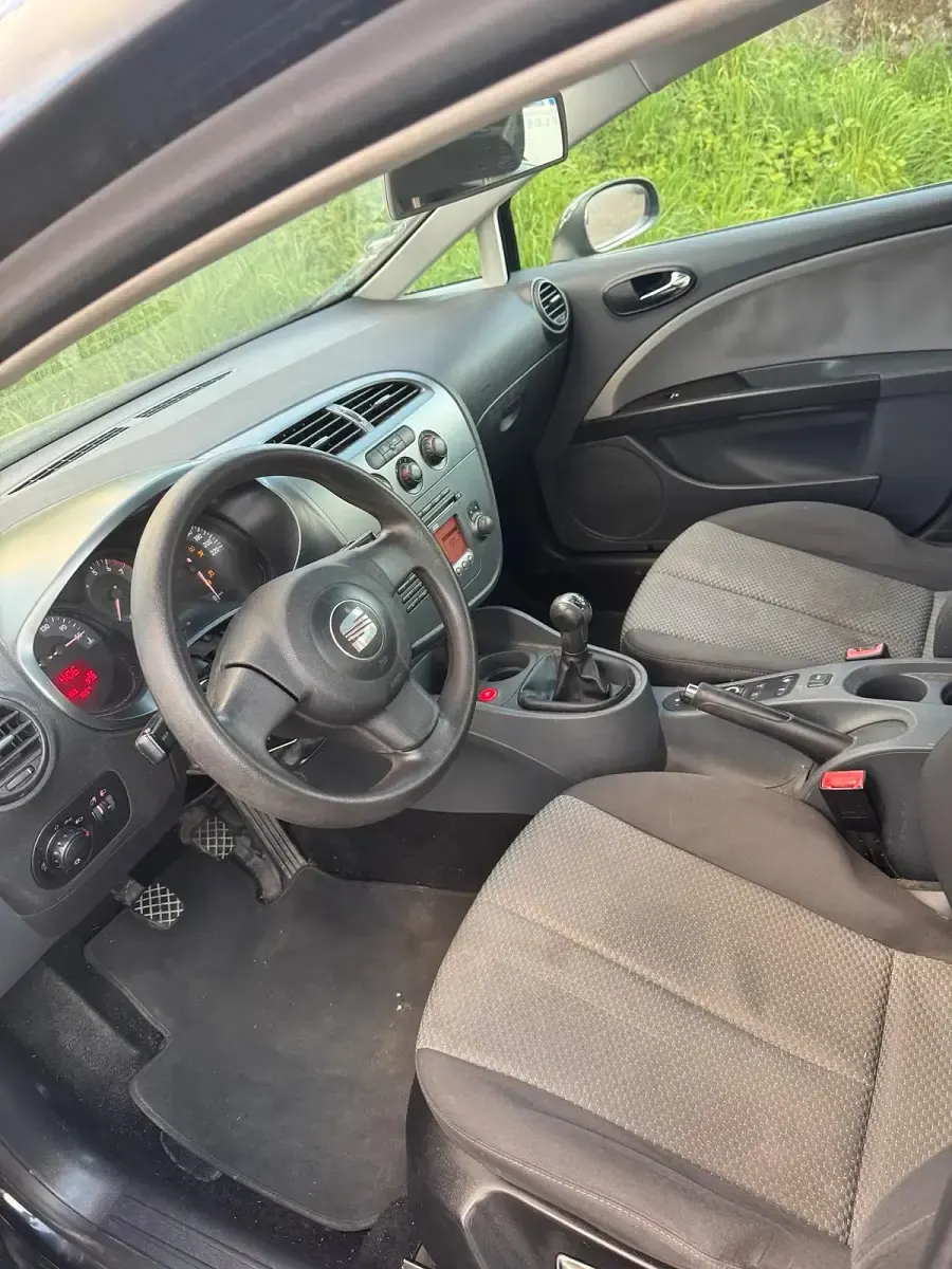 Usado Seat Leon 102 HP (75 kW) 2006 Preto Citadino