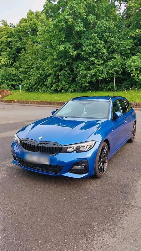 Gebraucht BMW 320e 190 PS (139 kW) 2020 Blau Kombi
