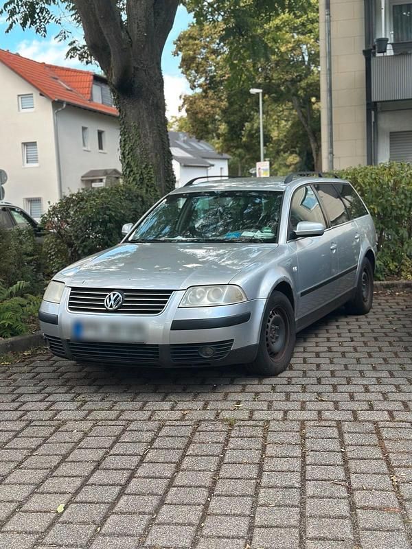 Grau Gebraucht 2003 VW Passat Kombi | 450 € (Superpreis) - Bild 1/4