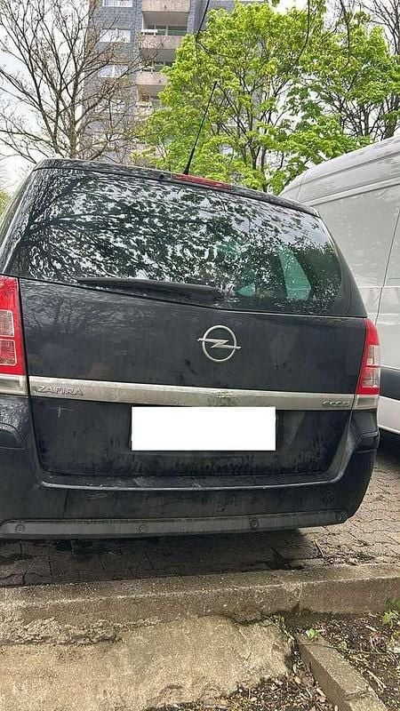 Schwarz Gebraucht 2011 Opel Zafira Edition Van / Kleinbus | 1.800 € (Superpreis) - Bild 1/2