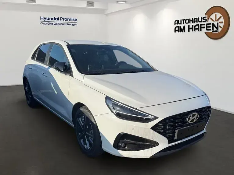 Gebraucht Hyundai i30 Advantage 101 PS (74 kW) 2024 Atlas white / sol Coupé