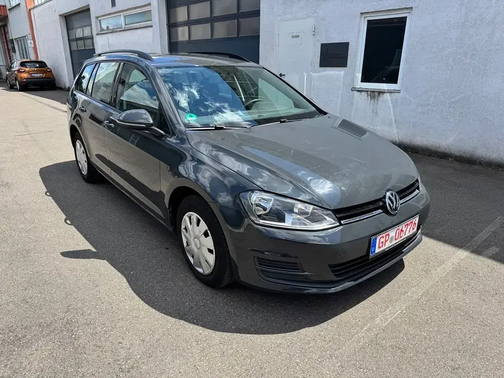 Gebraucht VW Golf VII 110 PS (80 kW) 2015 Uranograu/cinza urano Kombi