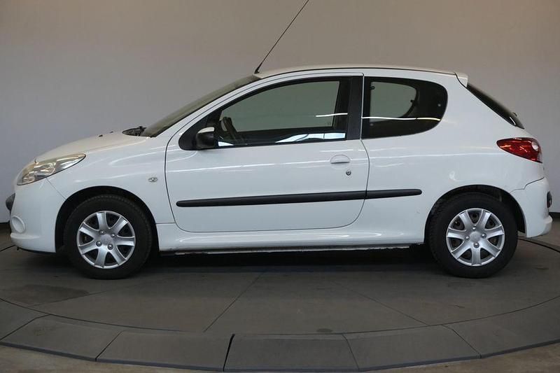 Gebraucht Peugeot 206+ Basis 75 PS (55 kW) 2009 Weiß Kleinwagen