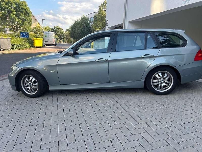 Arktis Gebraucht 2007 BMW 318 Kombi | 2.450 € (Superpreis) - Bild 1/4