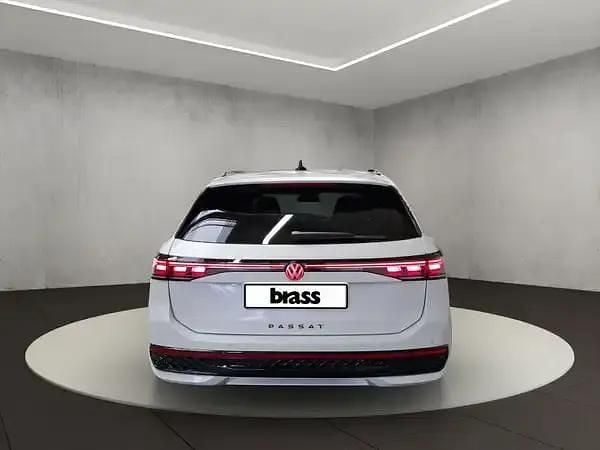 Neu VW Passat 150 PS (110 kW) 2026 Oryxweiß perlmutteffekt Kombi