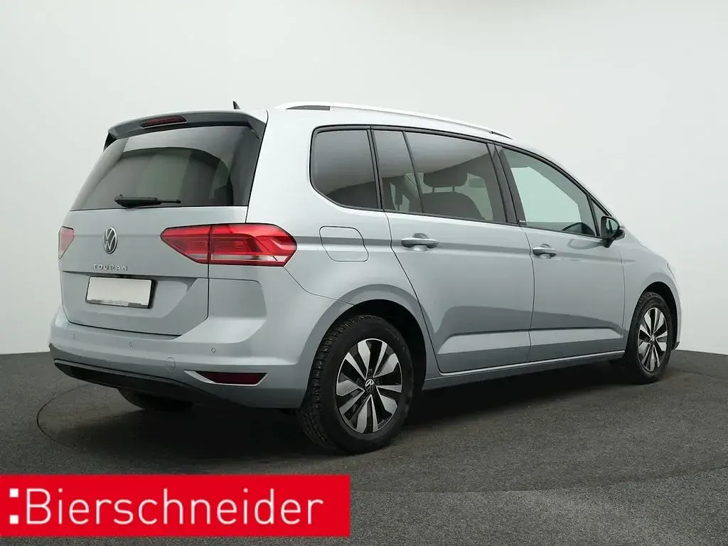 Gebraucht VW Touran Move 122 PS (89 kW) 2024 Silber Van / Kleinbus