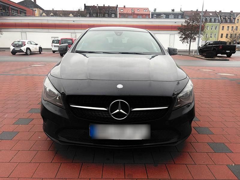 Gebraucht Mercedes CLA200 Shooting Brake 136 PS (100 kW) 2016 Schwarz Kombi