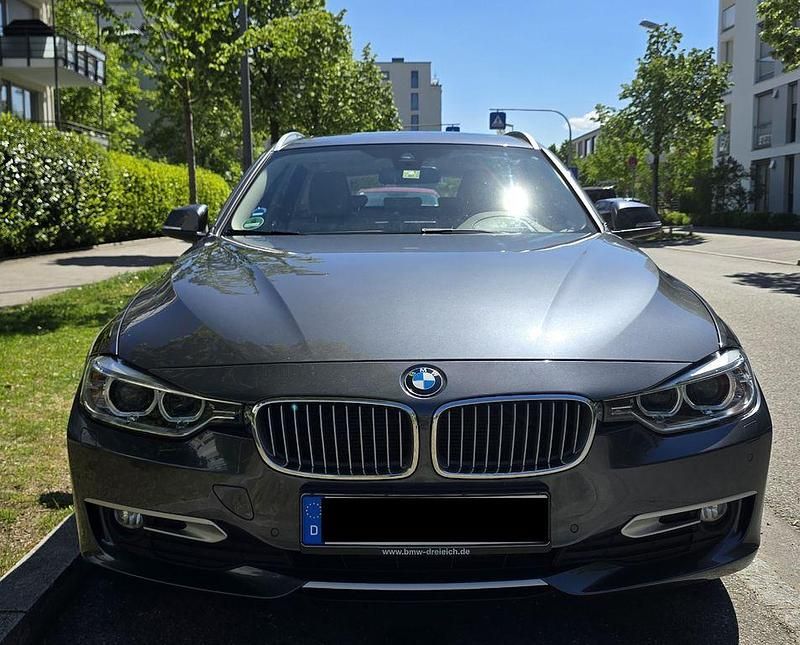 Grau Gebraucht 2013 BMW 320 Sport Line Kombi | 14.150 € (Fairer Preis) - Bild 1/4