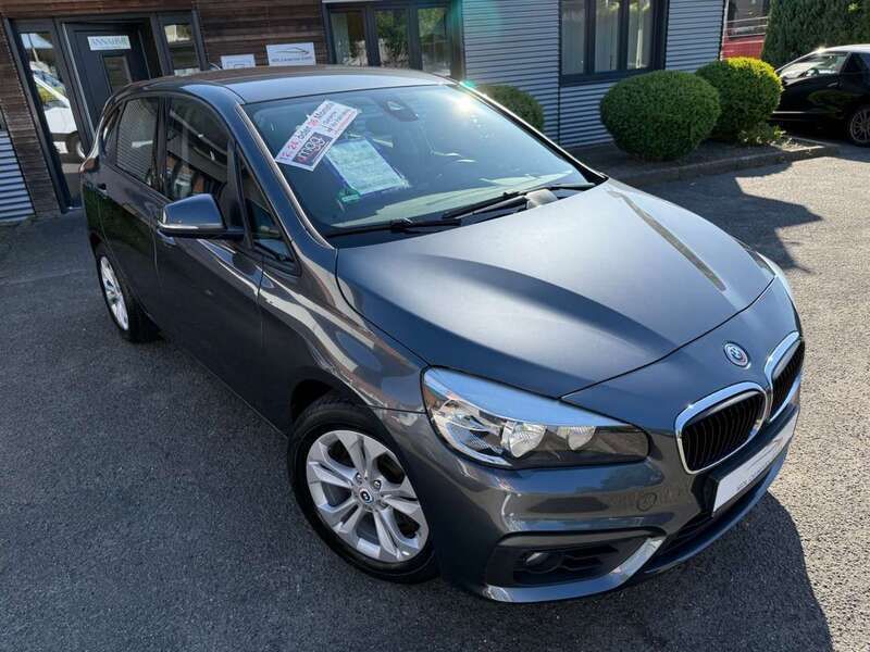 Mineralgrau metallic Gebraucht 2016 BMW 218 Active Tourer Van / Kleinbus | 9.990 € (Fairer Preis) - Bild 1/4