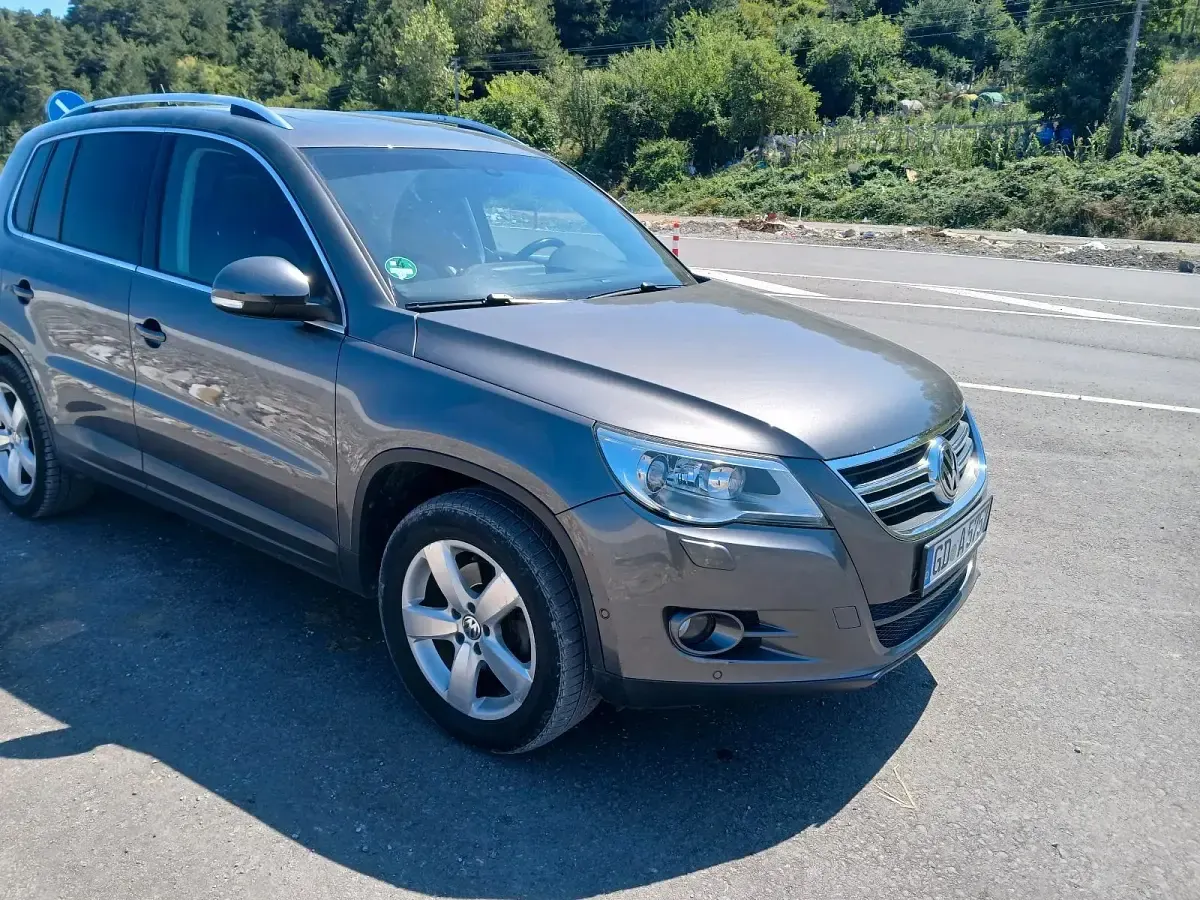 Gebraucht VW Tiguan 140 PS (102 kW) 2011 Grau SUV