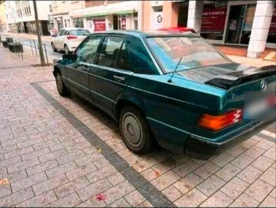 Gebraucht Mercedes 190 120 PS (88 kW) 1983 Grün Limousine
