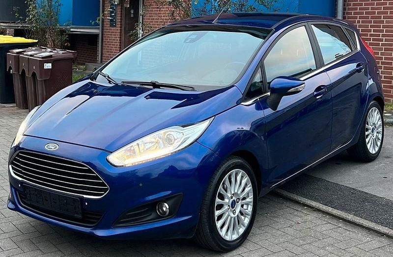 Gebraucht Ford Fiesta Titanium 125 PS (91 kW) 2014 Indicblau metallic Kleinwagen