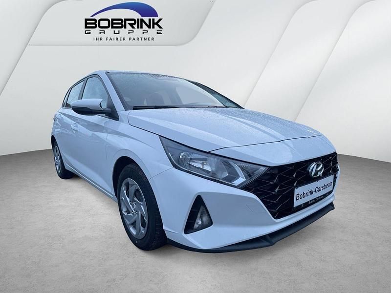 Gebraucht Hyundai i20 Select 101 PS (74 kW) 2022 Weiß Limousine