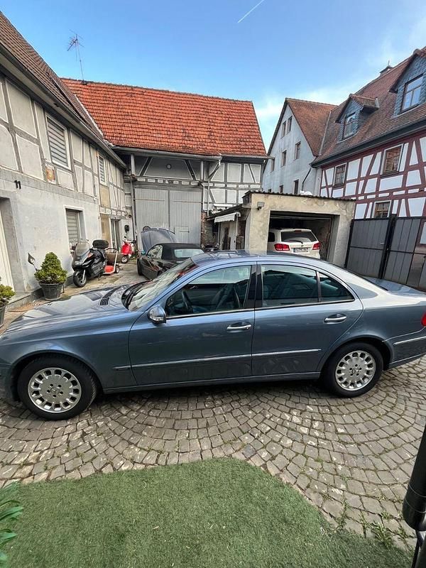 Gebraucht Mercedes E200 Elegance 163 PS (119 kW) 2004 Blau Limousine