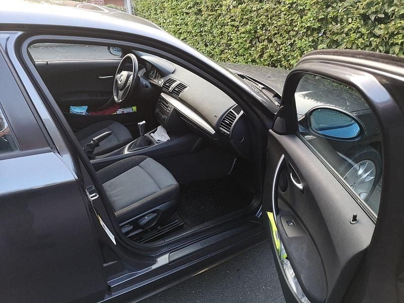 Gebraucht BMW 120 150 PS (110 kW) 2007 Grau Kleinwagen