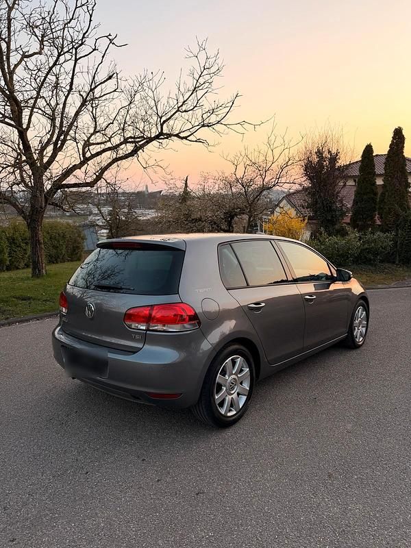 Gebraucht VW Golf VI Team 105 PS (77 kW) 2010 Grau Kleinwagen