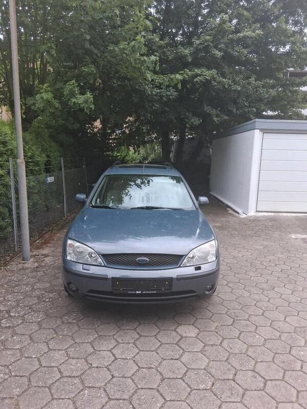 Blau Gebraucht 2001 Ford Mondeo Ghia Kombi | 1.550 € - Bild 1/4