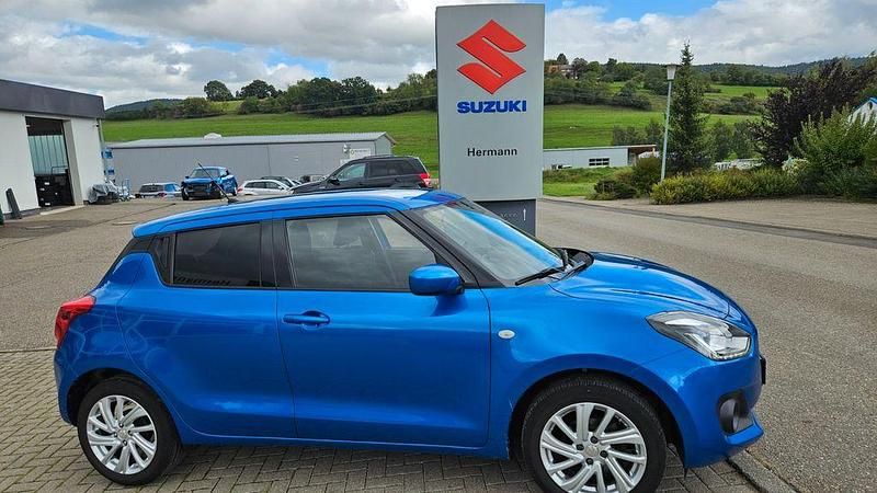 Blau Gebraucht 2021 Suzuki Swift Comfort Limousine | 13.750 € (Etwas zu teuer) - Bild 1/4