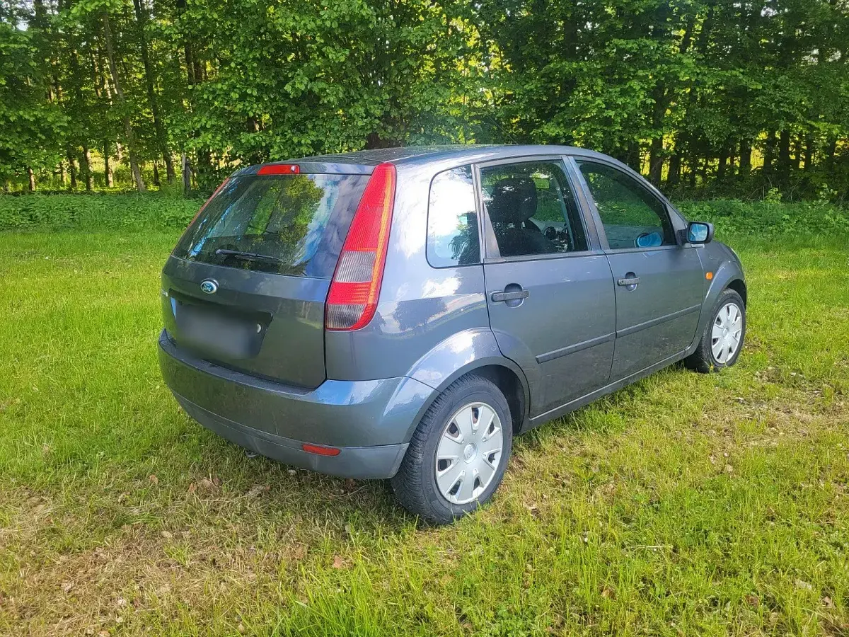 Gebraucht Ford Fiesta 69 PS (50 kW) 2005 Grau Kleinwagen