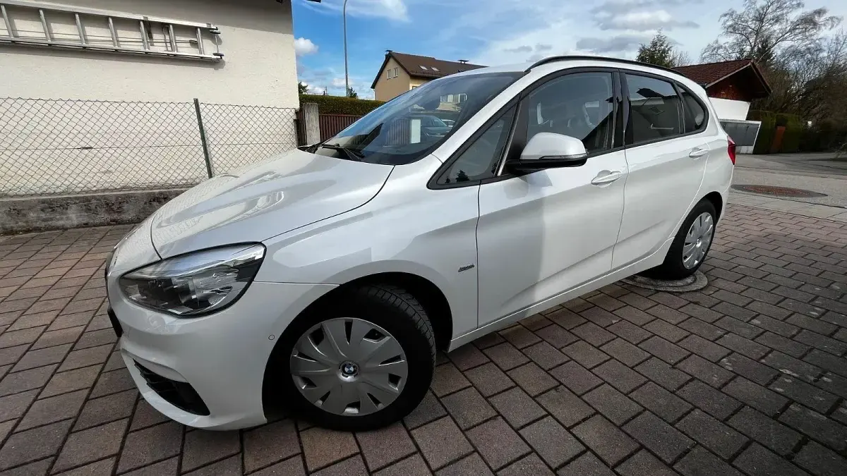 Gebraucht BMW 218 Active Tourer Sport Line 136 PS (100 kW) 2016 Weiß Van / Kleinbus