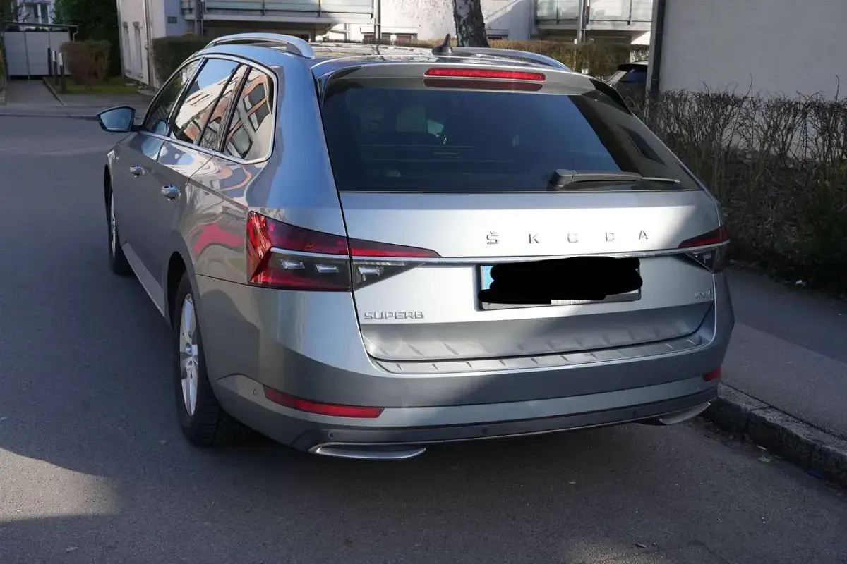 Gebraucht Skoda Superb LAURIN & KLEMENT 200 PS (147 kW) 2021 Silber Kombi