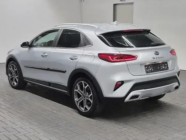 Gebraucht Kia XCeed Vision 140 PS (102 kW) 2021 Sparklingsilbermet. SUV