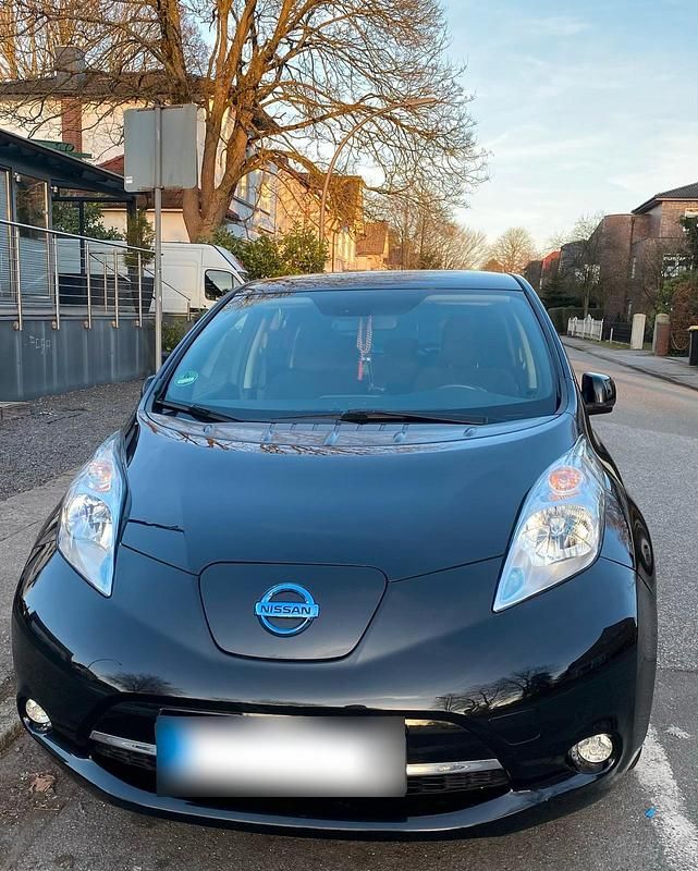 Gebraucht Nissan Leaf 80 kW (109 PS) 2018 Schwarz Kleinwagen