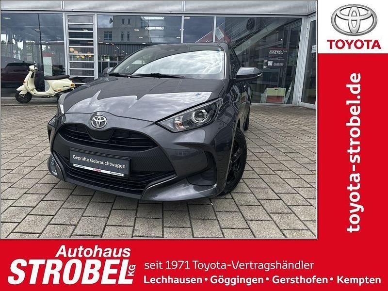 Marlingrau metallic Gebraucht 2023 Toyota Yaris Basis Limousine | 16.490 € (Fairer Preis) - Bild 1/4