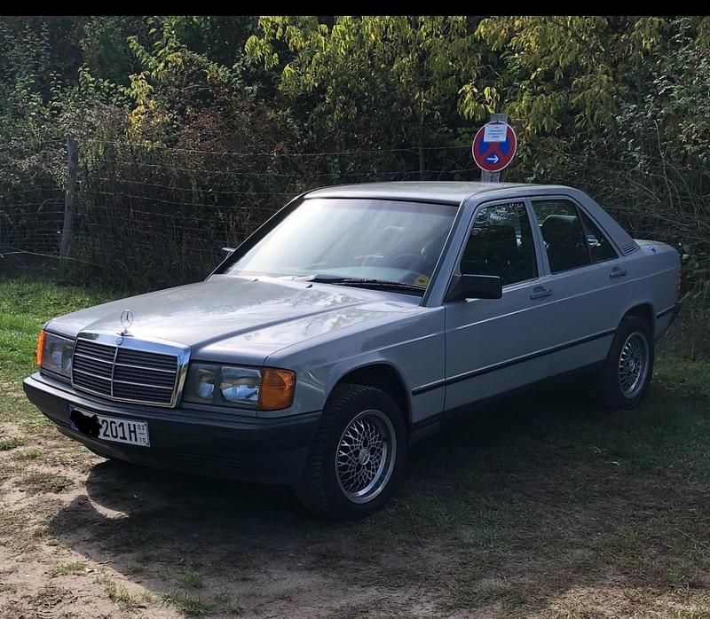 Grau Gebraucht 1986 Mercedes 190 Limousine | 9.600 € - Bild 1/4